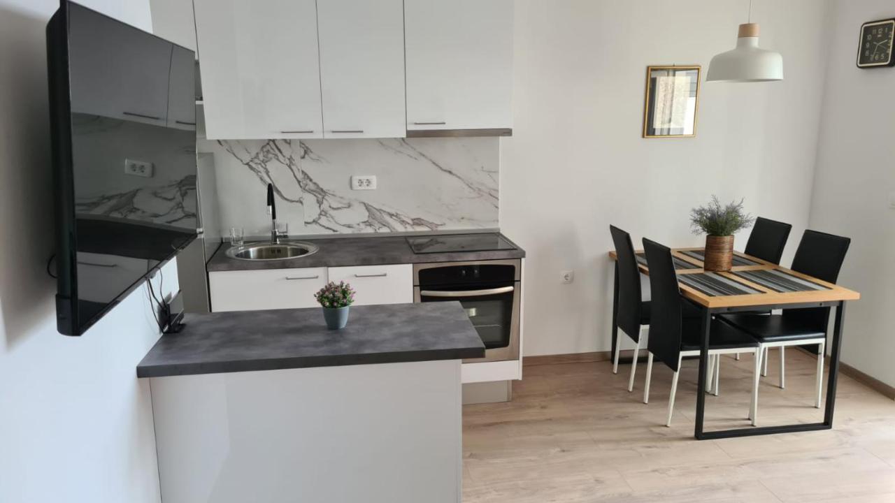 Apartment By The Mall